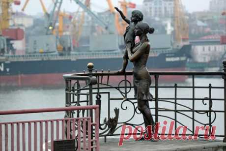 Памятник жене моряка, Одесса.
