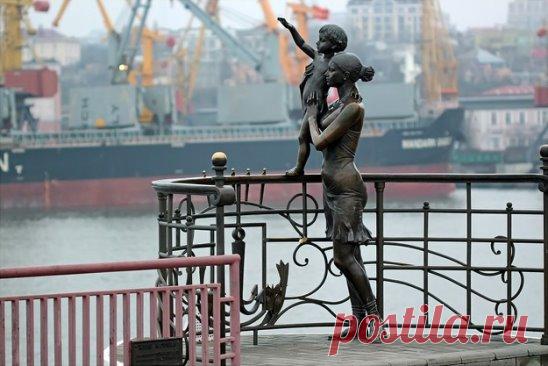 Памятник жене моряка, Одесса.