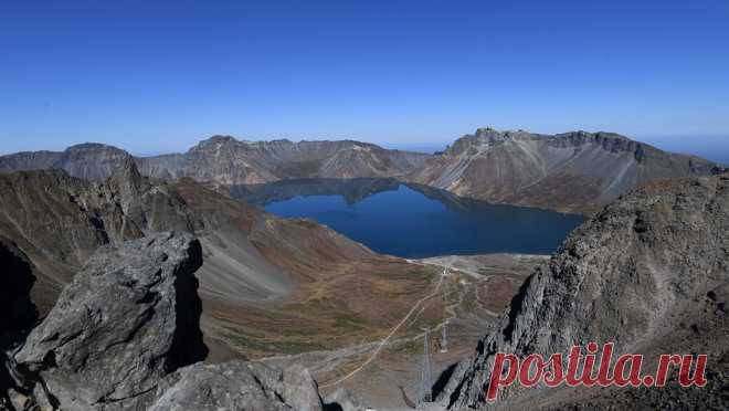 Бастрыкин поручил провести проверку в связи с исчезновением озера в Геленджике. Председатель Следственного комитета России Александр Бастрыкин поручил подготовить доклад о нарушении природоохранного законодательства в районе Геленджика, где произошло загрязнение озера из-за стихийной свалки, а затем обмеление водоема. ...