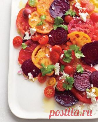 👌 Прекрасный салат из свеклы и помидоров - так просто и так вкусно, рецепты с фото Этот очень полезный салат из свеклы, помидоров, черри и изумительного сыра фета никого не оставит равнодушным. Он отлично подойдёт к курочке или жареному мясу. Очень подкупает неве...