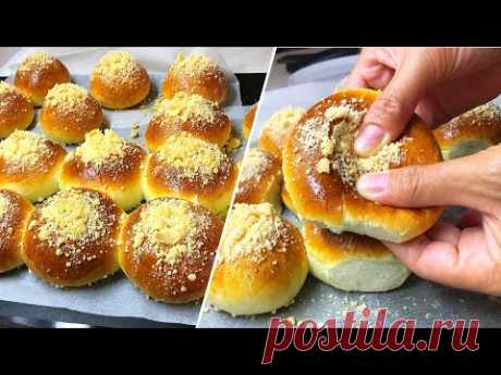 АРОМАТ На Весь Дом Булочки как облако Сдобные вкусные булочки с начинкой рецептРецепт :
Мука 600-670 грамм
Молоко 300 мл.
Масло сливочное 70 грамм
Дрожжи сухие 7 грамм или 20 грамм свежих
Сахар 120 грамм или по вкусу
Яйца 2 шт.+ 1 шт.для смазывания 
Соль щепотка
Ванилин по вкусу

Штрейзель
Сахар 40 грамм
Мука 40 грамм
Масло сливочное 20 грамм