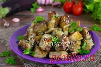 Жареные баклажаны с яйцами, луком и чесноком А хотите жареных баклажанов с чесноком? Да не простых, а в яичным маринаде, с добавлением ароматного лука и петрушки! Такие простые в приготовлении, но очень вкусные жареные баклажаны могут стать не только гарниром к мясу, но и вполне самостоятельным блюдом.