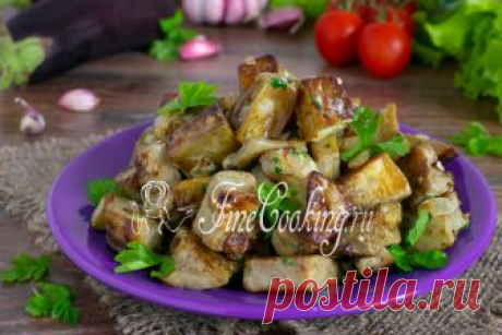 Жареные баклажаны с яйцами, луком и чесноком А хотите жареных баклажанов с чесноком? Да не простых, а в яичным маринаде, с добавлением ароматного лука и петрушки! Такие простые в приготовлении, но очень вкусные жареные баклажаны могут стать не только гарниром к мясу, но и вполне самостоятельным блюдом.