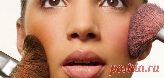 Как правильно наносить румяна на различные формы лица: круглое, квадратное, овальное, треугольное и вытянутое худое лицо с пошаговой инструкцией и видео. Как правильно выбрать румяна по цвету кожи и какой кистью наносить разные типы и виды румян на скулы: шариковые и кремовые румяна. Куда нанести румяна чтобы сузить лицо?