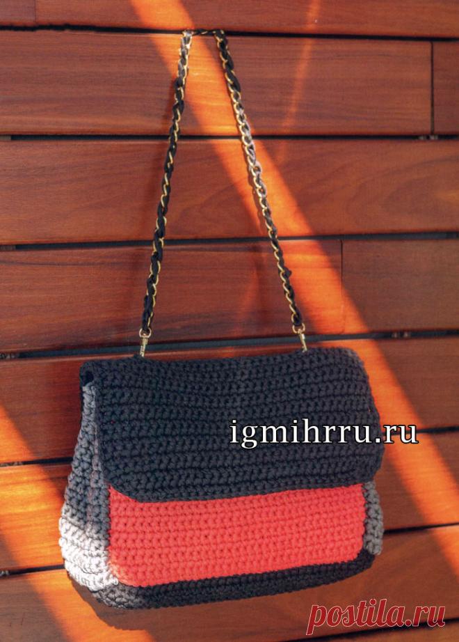 В стиле Шанель. Трехцветная сумка с ручкой-цепочкой. Вязание крючком