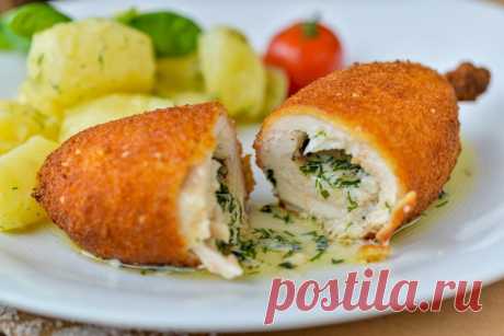 Готовим котлеты по-киевски
Питательное и невероятно вкусное блюдо из курицы, которое легко сделать, а ещё оно никогда не надоедает