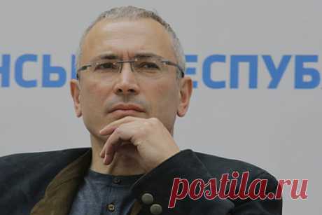 Ходорковский заложил швейцарскому банку усадьбу за полмиллиарда рублей. Основатель нефтяной компании ЮКОС Михаил Ходорковский заложил швейцарскому банку свою усадьбу Best Beech Place в предместье Лондона за шесть миллионов фунтов стерлингов (более полумиллиарда рублей). По информации RT, Ходорковский купил трехэтажный особняк из красного кирпича в апреле 2015 года за 4,67 миллиона фунтов.