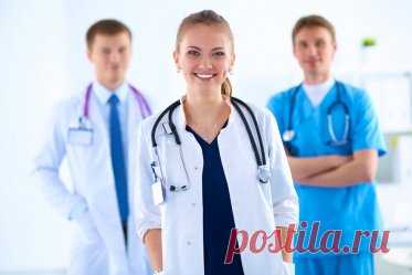Люди в белых халатах: медицинская униформа и пациенты