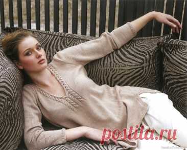 Элегантный пуловер "Безупречность" с красивой горловиной.