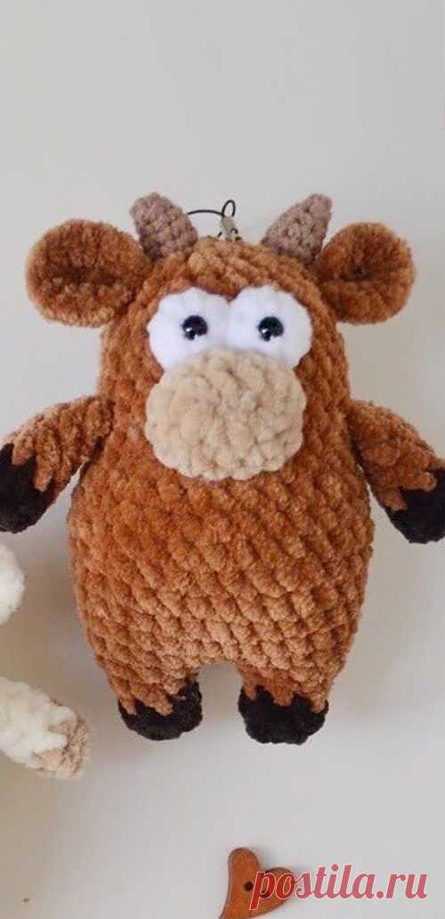 PDF Малыш Бычок крючком. FREE crochet pattern; Аmigurumi animal patterns. Амигуруми схемы и описания на русском. Вязаные игрушки и поделки своими руками #amimore - корова, коровка, телёнок, плюшевый бык, маленький бычок из плюшевой пряжи.