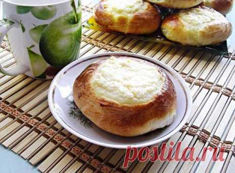 Как приготовить любимое лакомство быстрее, чем сходить в магазин: вкусные теплые ватрушки за полчаса!

Ватрушки любят практически все: мягкая булочка со сладким творогом у многих ассоциируется с детством. Но магазинные часто огорчают нас то пресным тестом, то микроскопическим количеством начинки. Да и вкуснее ватрушки с пылу с жару! Но возиться с ними так долго… Или нет? Мы предлагаем приготовить ватрушки на мягком сдобном тесте! Больше не нужно переживать, подойдет ли опа...