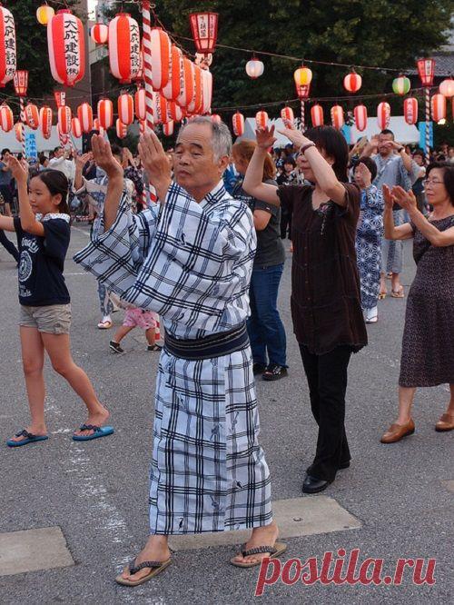 Выпивай 4 стакана воды после пробуждения.