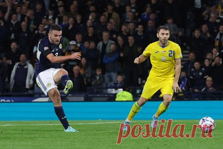 Сборная Шотландии разгромила Украину в матче Лиге наций. Сборная Шотландии разгромила национальную команду Украину в перенесенном матче первого тура Лиги наций. Встреча прошла в Глазго на стадионе «Хэмпден Парк» и завершилась со счетом 3:0. На 70-й минуте счет открыл полузащитник Джон Макгинн. Затем дублем отметился нападающий Линдон Дайкс.