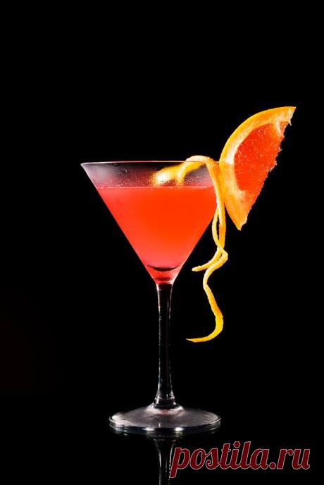 (9) Beautiful World
Pink Lady Cocktail