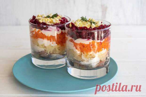 Праздничные блюда в стакане к новогоднему столу - Будет вкусно - 23 декабря - 43228355670 - Медиаплатформа МирТесен Если в этот Новый год вы не ждете большого количества гостей, то и угощение совсем необязательно готовить большими порциями, загружая ими всю вместительную домашнюю посуду. Достаточно просто разложить все закуски в стаканы и подать к столу. Необычно? Празднование Нового года пользуется в народе - 23 декабря - 43228355670 - Медиаплатформа МирТесен