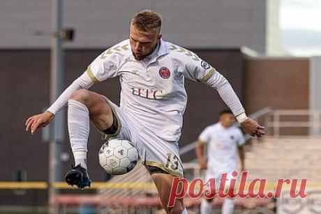 Российский футболист объяснил переход в чемпионат Гибралтара. Российский футболист Яков Шмелев, игравший в США, объяснил переход в чемпионат Гибралтара. «Пора пробовать что-то новое. Мог бы остаться в &quot;Мичиган Старс&quot;, а зимой сменить клуб внутри лиги, но это было бы то же самое», — поделился спортсмен, в августе ставший игроком «Лайонс».