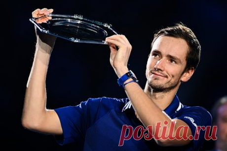Медведев вернулся в топ-3 рейтинга ATP. Российский теннисист Даниил Медведев вернулся в топ-3 рейтинга ATP. Медведев сместил с третьего места норвежца Каспера Рууда. В 2022 году Медведев с перерывом возглавлял рейтинг ATP на протяжении 16 недель. Он установил рекорд среди российских спортсменов по этому показателю.