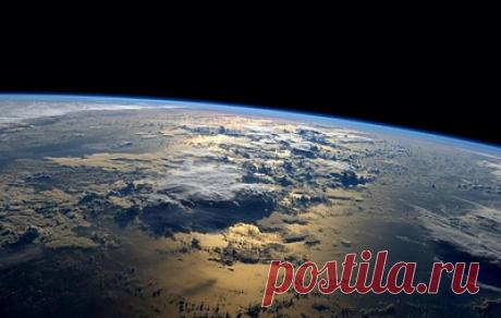 Потенциально опасный астероид пролетел мимо Земли. Он пролетел в 2 млн км от планеты