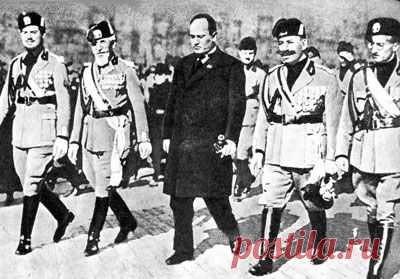 31 октября 1922 -  чернорубашечники Муссолини вошли в Рим и прошли торжественным маршем перед королевским дворцом. Завершение фашистской революции в Италии и в официальных заявленияхе начало фашистской эры. / История цивилизаций!