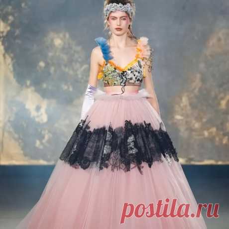Коллекция Viktor & Rolf от кутюр Весна-Лето 2021 - FashionView.ru - ВСЯ МОДА В ДЕТАЛЯХ Из-за отсутствия привычных подиумных показов в режиме реального времени дизайнеры одежды Viktor & Rolf решили устроить виртуальную rave вечеринку«Couture Rave».