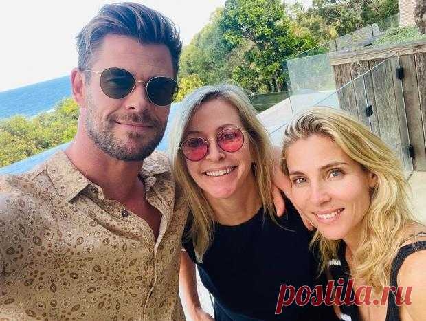 Мама Криса Хемсворта отметила 60-летие: актер показал милые фото с именинницей