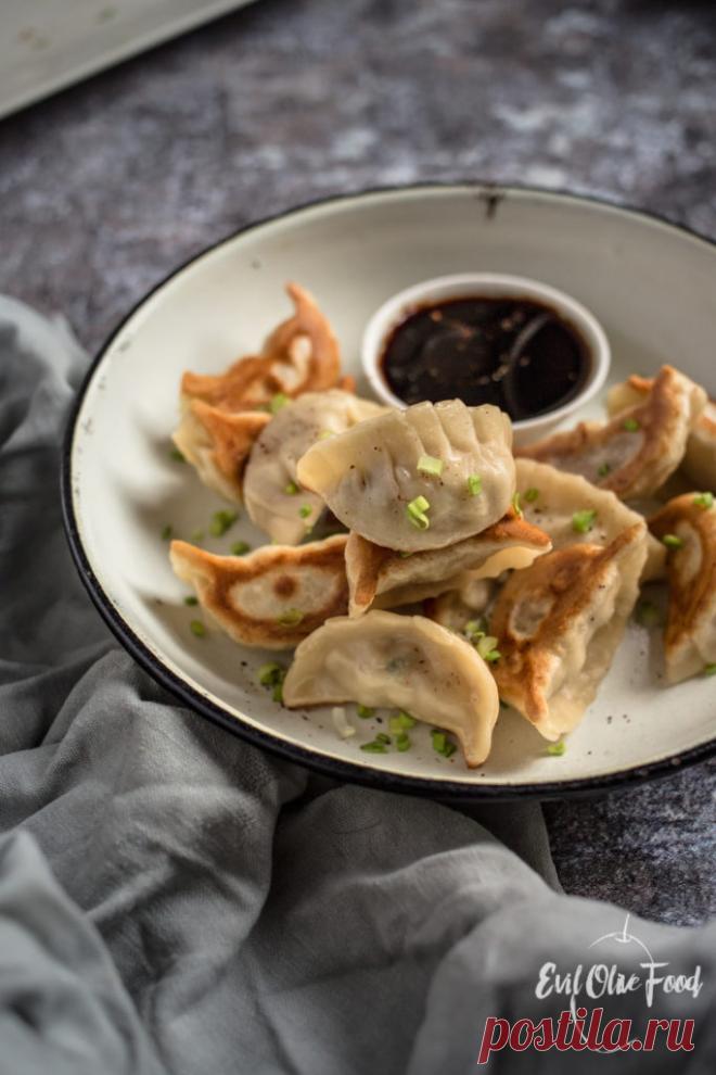 Японская кухня: пельмени гёдза | Evil Olive Food