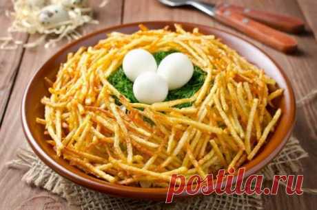 20 простых рецептов салата «Гнездо глухаря» - БУДЕТ ВКУСНО!
                                             - 16 декабря
                                             - 43735542359 - Медиаплатформа МирТесен На праздничном столе все должно быть идеально: стильная посуда, разнообразные напитки и красивые блюда. Например, такие как салат «Гнездо глухаря». Продукты для него требуются самые обычные, да и процесс приготовления особой сложностью не отличается. Рассказываем 20 самых п...