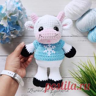 Бычок Паша амигуруми. Схемы и описания для вязания игрушек крючком! Бесплатный мастер-класс от Людмилы Журавлёвой по вязанию плюшевого бычка по имени Паша. Высота вязаной игрушки примерно 26 см без учета рожек. Для изг…