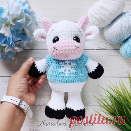 Бычок Паша амигуруми. Схемы и описания для вязания игрушек крючком! Бесплатный мастер-класс от Людмилы Журавлёвой по вязанию плюшевого бычка по имени Паша. Высота вязаной игрушки примерно 26 см без учета рожек. Для изг…