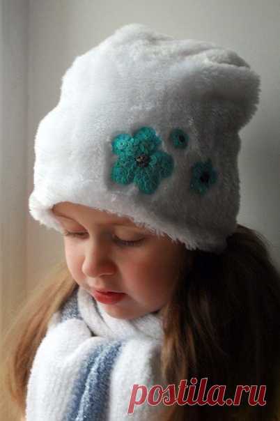 Меховая, эластичная шапочка на окр. 53см