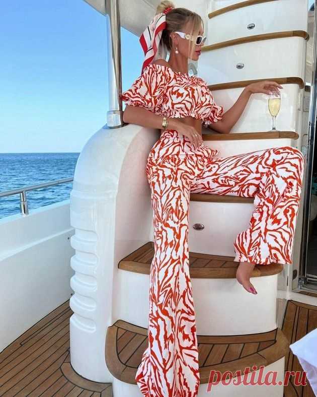 Модные летние образы с эффектными принтами