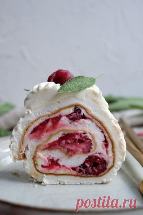 Меренговый рулет со свежими ягодами • Dolce Vita Blog
