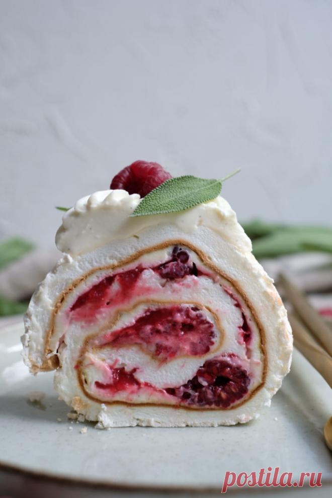 Меренговый рулет со свежими ягодами • Dolce Vita Blog