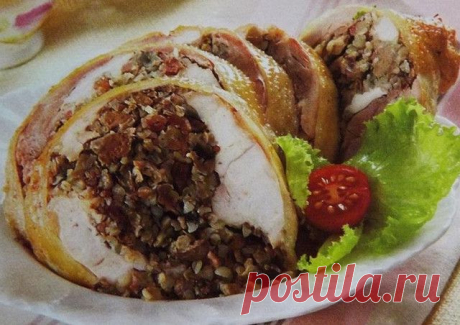 Курица, фаршированная гречкой и грибами.