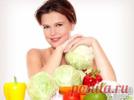 ТОП-5 самых вкусных супов 1. Английский куриный суп с плавленым сыром Ингредиенты: Куриный бульон — 1 л Куриная грудка — 300 г Рис длиннозерновой — 80 г Лук-порей — 100 г Мягкий плавленый сыр — 100 г Сливочное масло — 2 ст. л. Петрушка свежая — 4 веточки Перец чёрный молотый — 1 щепотка Соль — по вкусу Приготовление: 1. С грудки снять кожу, а филе разрезать на куски, залить холодной водой и отварить до мягкости (около 25 минут). 2. Филе нарезать небольшими кусочками. 3. Рис промыть в…