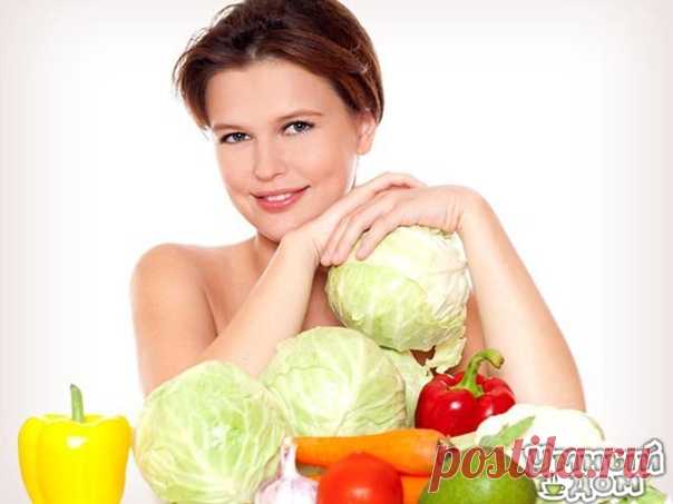 ТОП-5 самых вкусных супов 1. Английский куриный суп с плавленым сыром Ингредиенты: Куриный бульон — 1 л Куриная грудка — 300 г Рис длиннозерновой — 80 г Лук-порей — 100 г Мягкий плавленый сыр — 100 г Сливочное масло — 2 ст. л. Петрушка свежая — 4 веточки Перец чёрный молотый — 1 щепотка Соль — по вкусу Приготовление: 1. С грудки снять кожу, а филе разрезать на куски, залить холодной водой и отварить до мягкости (около 25 минут). 2. Филе нарезать небольшими кусочками. 3. Рис промыть в…