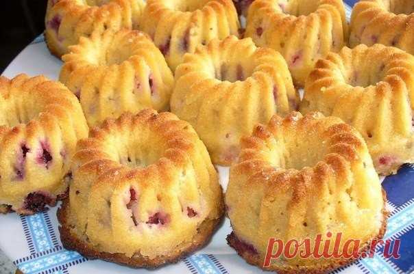 Маффины на кефире со смородиной
