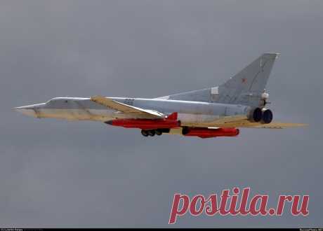 Ту-22М3 - оборонительный комплекс &quot;Урал&quot;, 1  х  двухствольная 23-мм пушка ГШ-23Л в вертикальной  плоскости  в установке УКУ-9А-502М (скорострельность 4000 выстр./мин), установка разработана МАЗ &quot;Дзержинец&quot; и производилась заводом им.ХХ партсъезда (г.Киров). Дистанционное управление с использованием РЛС ПРС-4КМ &quot;Криптон&quot; / FAN TAIL и ТВ-прицела ТП-1КМ, аппаратура РЭБ