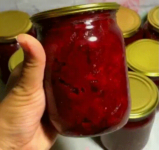 Заправка для Борща 🥘 Всем любителям Борща советую эту заправку!
Зимой я чаще готовлю борщ, поэтому это для меня просто супер находка! 
Бульончик сварила, закинула картошечку с капустой, открыла ароматную 
Волшебную баночку с заправкой и вуаля! Борщ готов! Пол литровой банки 
Борщевой заправки хватает на 5 литровую кастрюляку! Вкуснотища