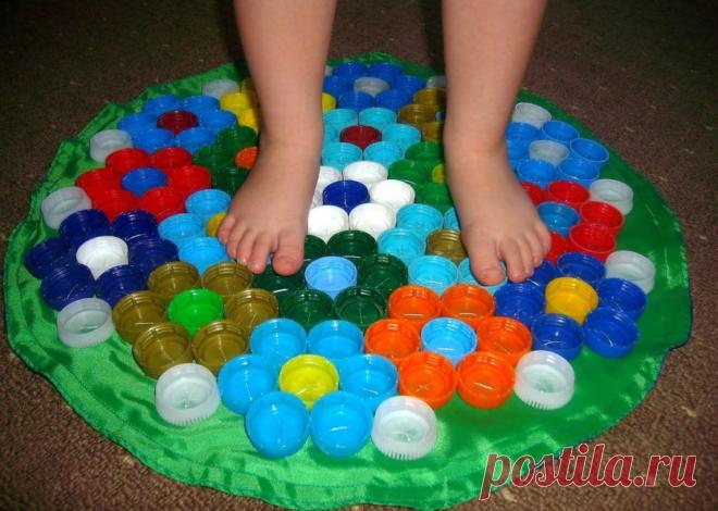 5 полезных для дома поделок из пластмассовых крышечек | Obustroeno.Com