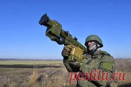 Российские военные уничтожили гаубицу ВСУ под Херсоном. Российские военные с помощью артиллерии уничтожили самоходную гаубицу «Гвоздика» Вооруженных сил Украины (ВСУ) под Херсоном. «Вчера днем артиллерийским огнем в районе населенного пункта Ударник уничтожена гаубица 2С1 &quot;Гвоздика&quot; с боекомплектом», — заявил источник РИА Новости.