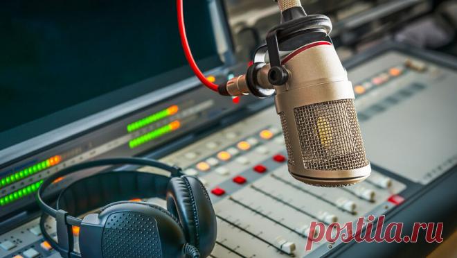 Мужчина ворвался на радиостанцию в Петербурге и угрожал устроить взрыв. Неизвестный напал на ведущего во время записи программы на радио "Шок" и требовал предоставить ему прямой эфир. Об этом сообщает 78.ru. Инцидент произошел в офисе радиостанции "Шок" на набережной Обводного канала. ...