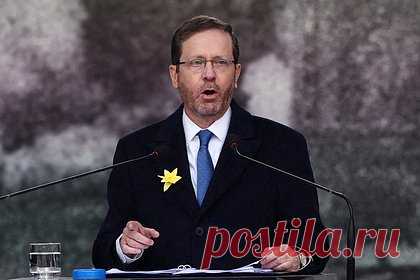 Президент Израиля осудил намерение сжечь Тору в Швеции. Президент Израиля Ицхак Герцог осудил Швецию за выдачу разрешения на сожжение Торы. «Будучи президентом Израиля, я осудил сожжение Корана, священного для мусульман всего мира, и теперь я сокрушаюсь, что та же участь ожидает еврейскую Библию, вечную книгу еврейского народа», — заявил он.