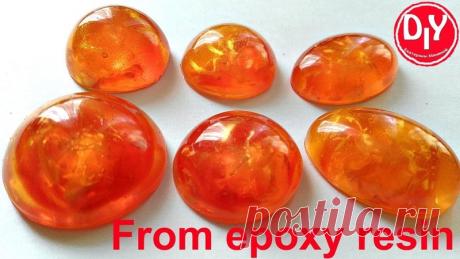 ЯНТАРЬ, ЯНТАРЬ, ЯНТАРЬ...
Нет ничего проще сделать имитацию ЯНТАРЯ!

Давно хотела сделать, да лень вперед родилась..)))
В данном случае использовала эпоксидную смолу, краситель для эпоксидной смолы, витражную краску и даже немного акрила..))

Окрашивать эпоксидную смолу можно различными красителями, начиная от специальных красителей для эпоксидной смолы до -витражной краски, 
пигментных чернил, 
краски для ткани (https://www.youtube.com/watch?time_continue=6&v=t..) , 
туши...