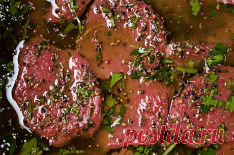 Стейки народов мира: выбираем самый вкусный 




Набор специй для стейка вполне можно ограничить солью и перцем, но иногда одного такого кулинарного минимализма для стейка недостаточно. Вот здесь-то и пригодятся маринады и приправы, позволяющие…
