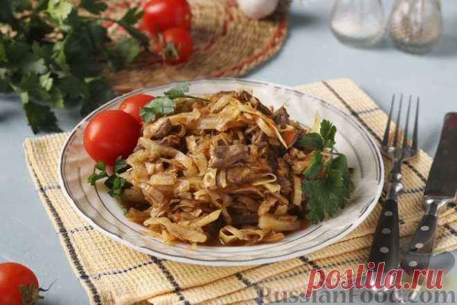 Капуста, тушенная с куриными сердечками, в томатном соусе Тушёная капуста с куриными сердечками в томатном соусе - отличное сытное блюдо для домашнего обеда или ужина. К тому же куриные сердечки бюджетнее мяса,