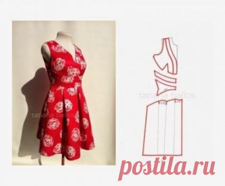 Моделирование красного в розах платья

Моделирование производится основе платья прилегающего силуэта.

 Для ясности процесс можно разбить на три этапа:

 Моделирование удобнее начать с оформления линии притачивания юбки. Она же является нижним срезом декоративного корсажного элемента (пояса)
  В юбке разрезать по намеченной вертикали , раздвинуть на величину складки (8-10 см) . Добавить такую же величину к центральной линии для встречной складки.

 На полочке закрыть талие...