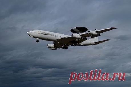 Самолеты НАТО AWACS прибыли в Румынию для слежения за Россией. На авиабазу Отопени под Бухарестом прибыла группа самолетов дальнего радиолокационного обнаружения и управления AWACS, принадлежащих НАТО. Теперь они будут следить за действиями российской военной авиации. Самолеты перебросили с авиабазы в Гайленкирхене, где размещено 14 самолетов AWACS.