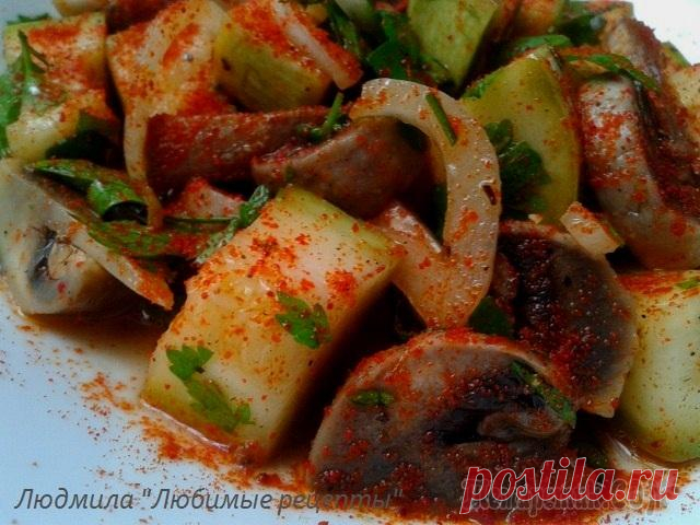 САЛАТ ИЗ МАРИНОВАННЫХ ШАМПИНЬОНОВ И КАБАЧКОВ.