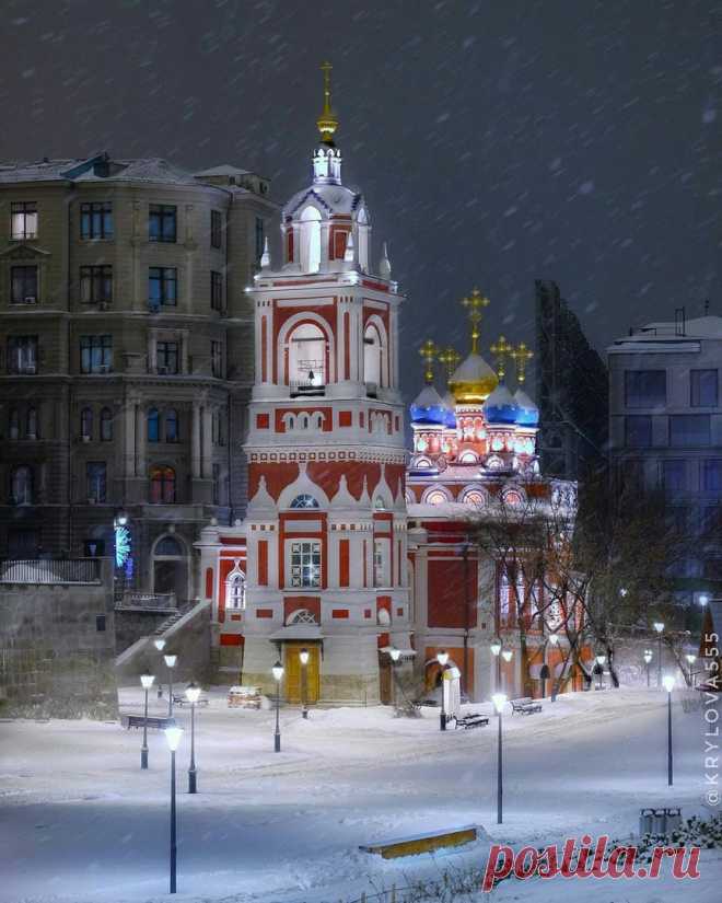 Церковь Георгия Победоносца на Псковской горе. Москва.
📷 krylova555